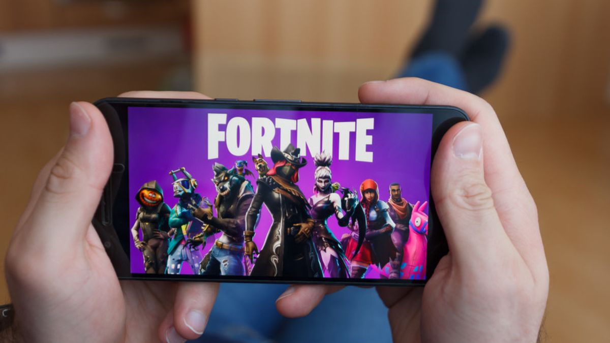 How to Sneak Fortnite on Your iPhone