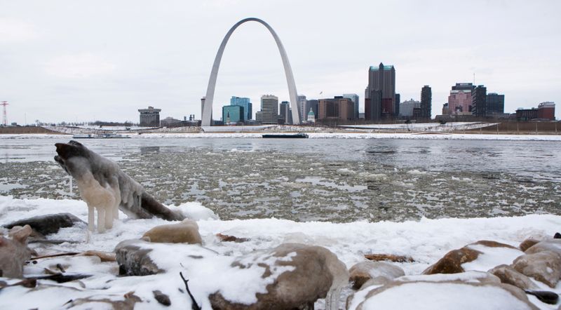 Snow, freezing rain forecast for U.S. heartland on Valentine’s Day weekend