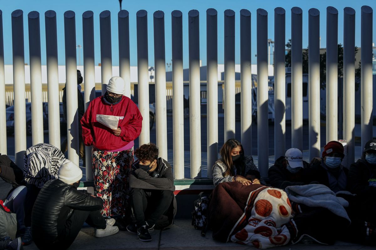 White House Officials Visit Mexican Border Amid Migrant Surge