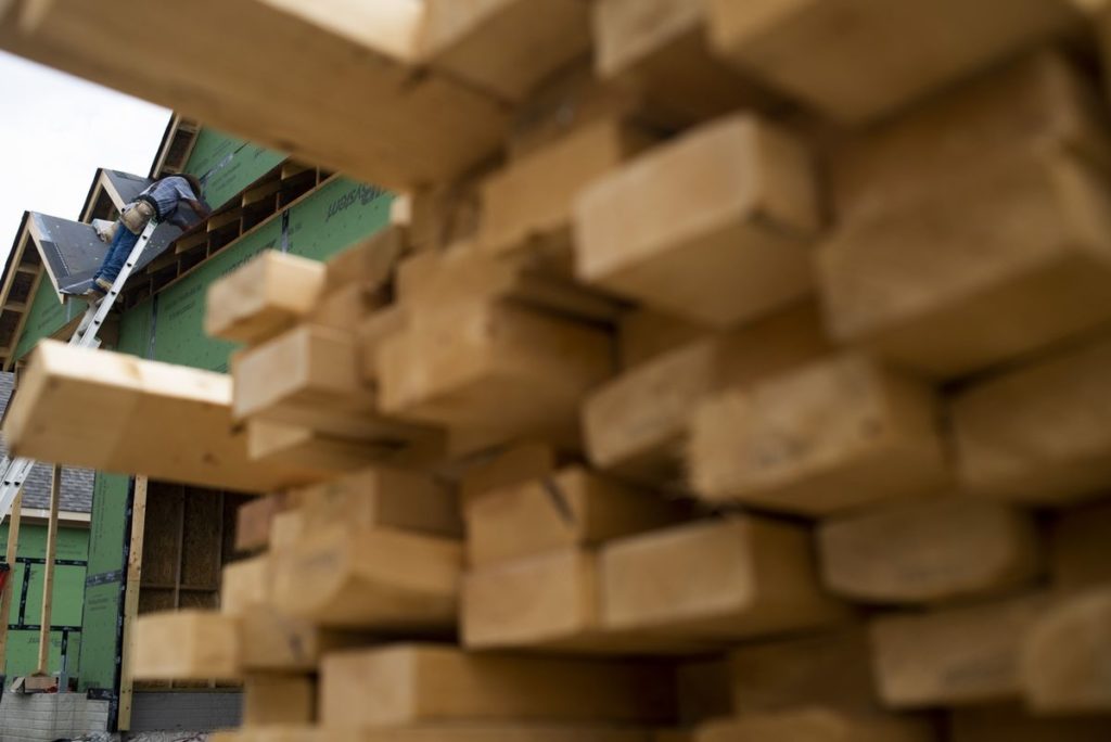 Lumber Frenzy Drives Up Home Prices as Suppliers Can’t Keep Up