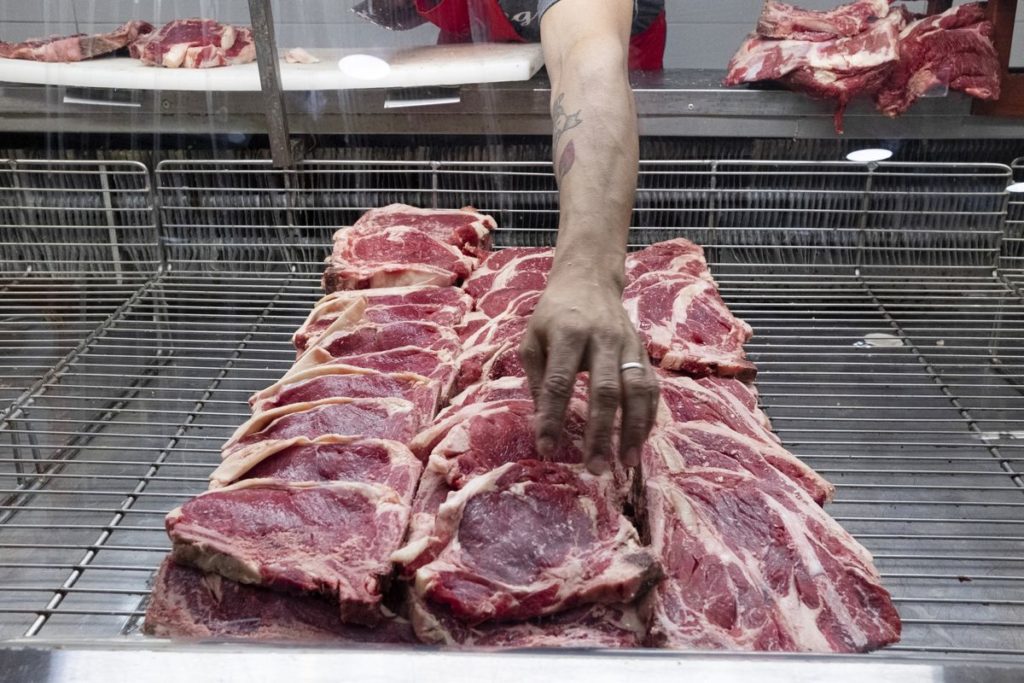 Argentina Halts Beef Exports for 30 Days to Contain Inflation