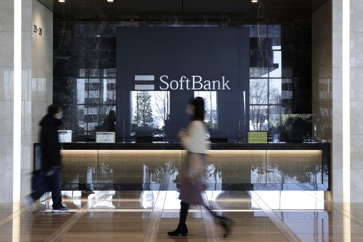 SoftBank Plans $3.7 Billion Bond Sale in Yen After Record Profit