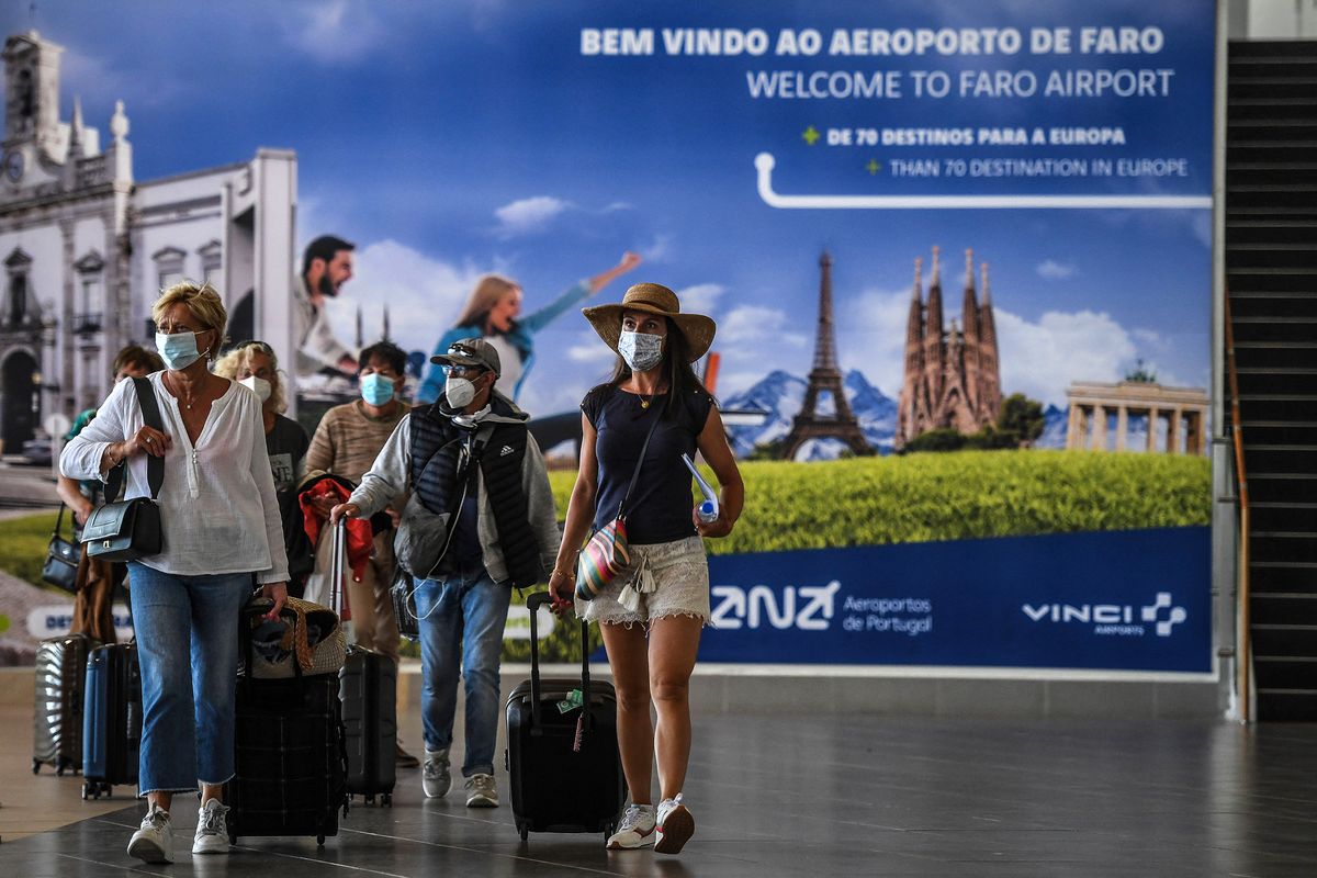 Portugal to Raise Growth Forecast to Near 5% as Tourists Return