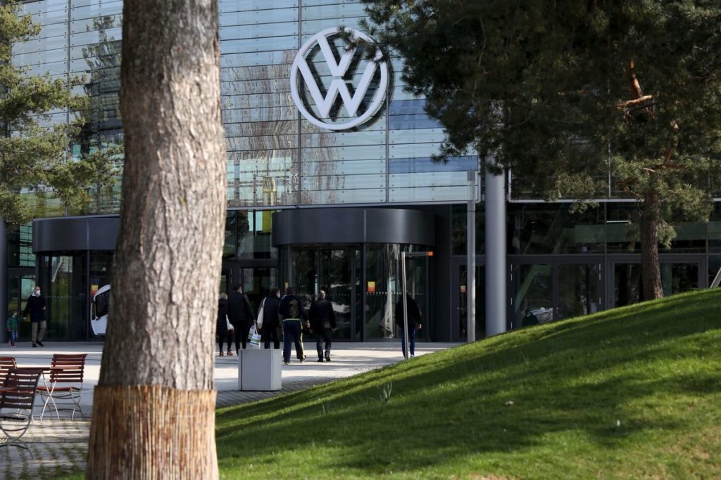 VW’s Supervisory Board Backs Extension of Chairman’s Contract