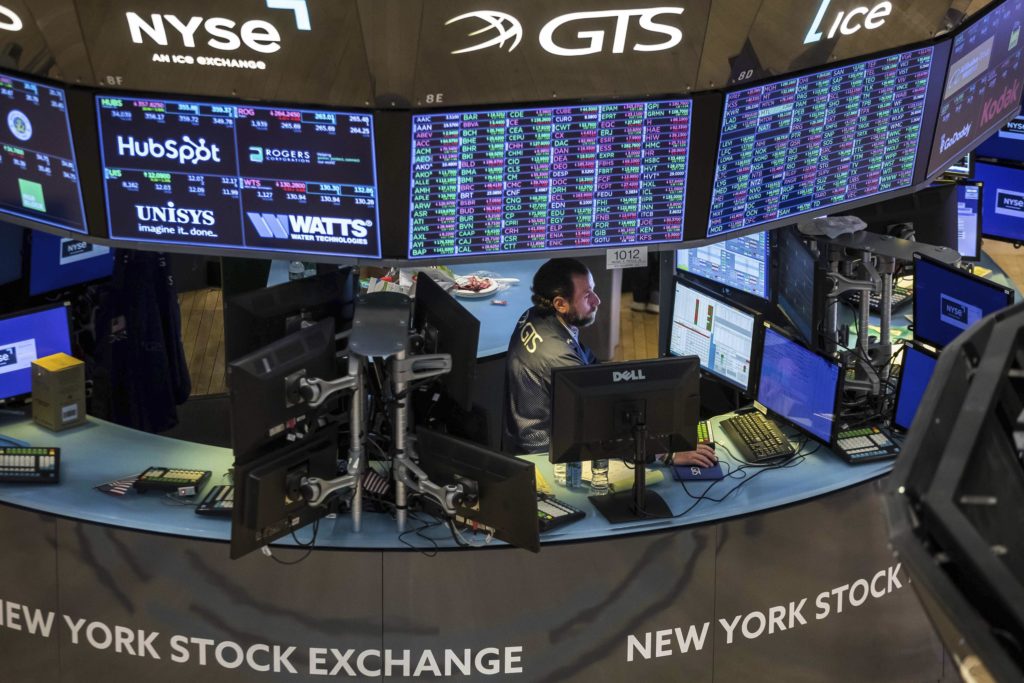 Stocks slide as strong economic data raises rate worries