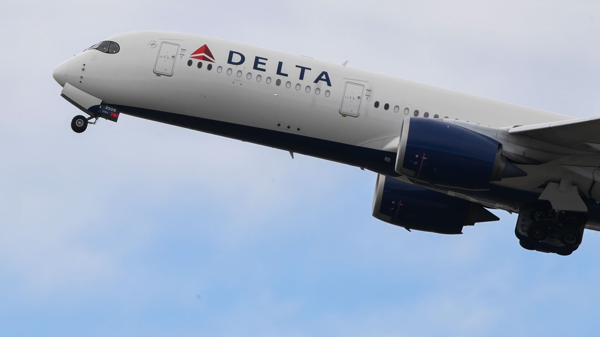 Delta forecasts another profit after summer boom drives record revenue