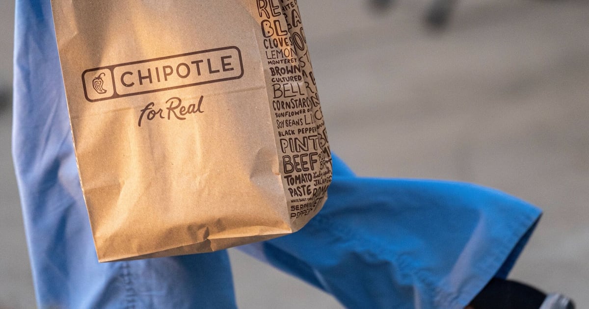 CHIPOTLE’s New Guac Bots Can Peel Avocados in Seconds…