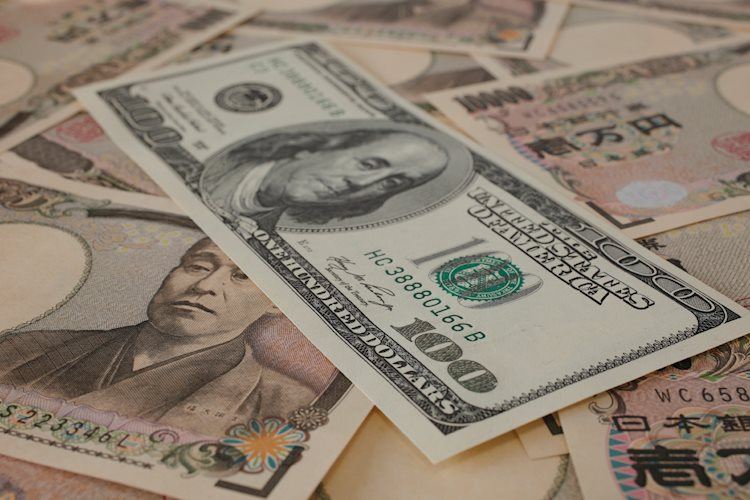 USD/JPY pulls back from three-month peak after rise in Japanese factory-gate inflation