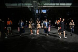 Australia shoppers lured by discounts, shore up economy in 4Q