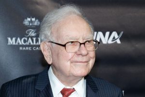 Buffett sold more BofA stock while keeping Apple stake intact